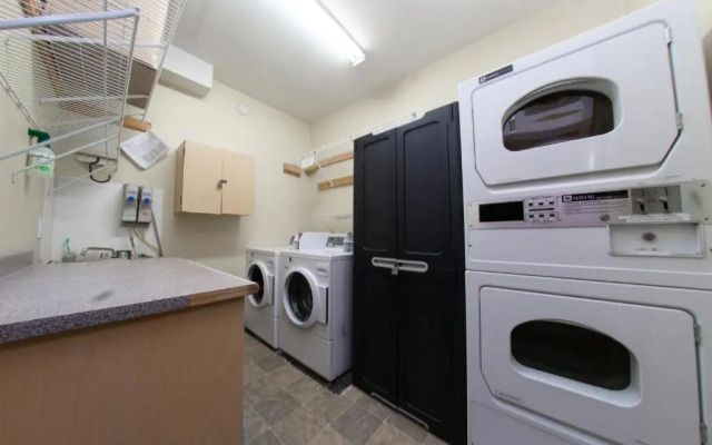 Squamish Adventure Inn & Hostel