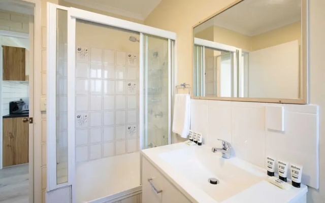 Charming 2-bed Apartment With Bay Views