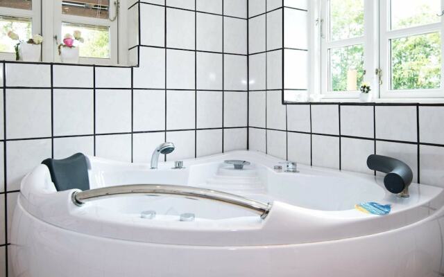 Cozy Holiday Home in Ebeltoft With Private Whirlpool