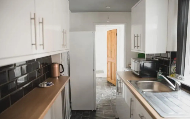 Room in Guest Room - Spacious Double Room in Leicester