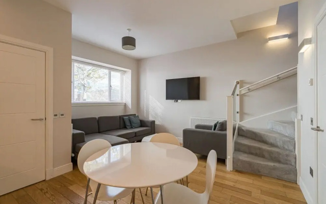 Modern 2BR Mews House