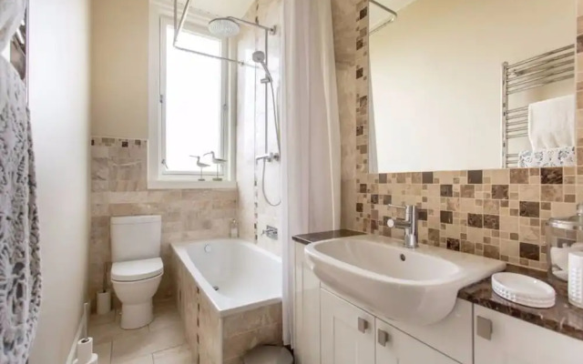 Central 2 Bedroom Flat With Castle View Sleeps 4