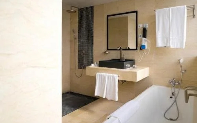 Golden Tulip Adef Oran