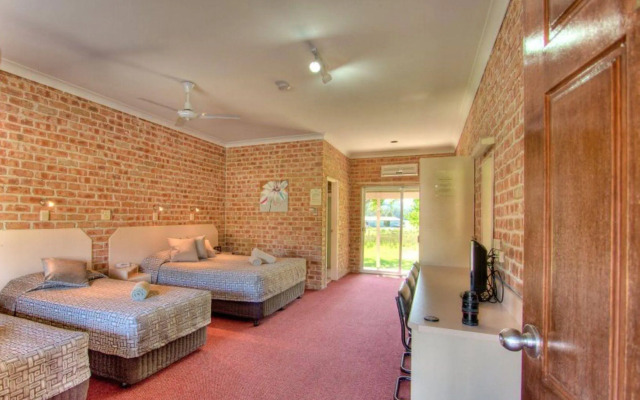 Gloucester Country Lodge Motel