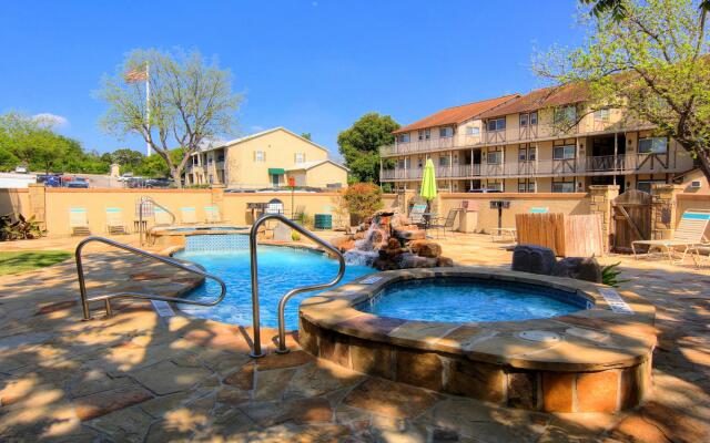 Gracelanda WW C302 in New Braunfels