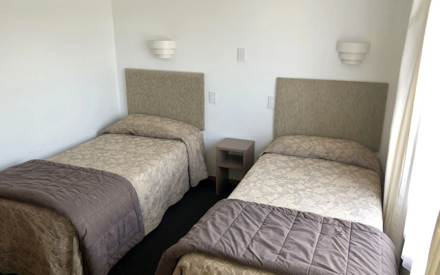 Teal Motor Lodge