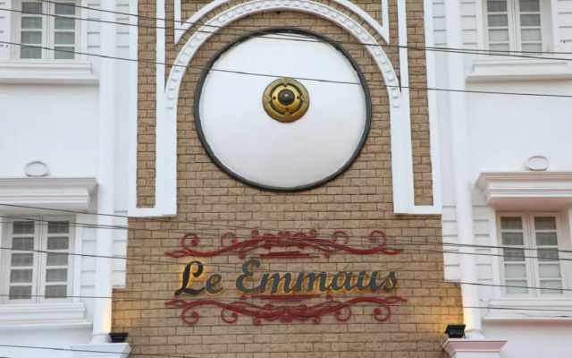 Le Emmaus Residency