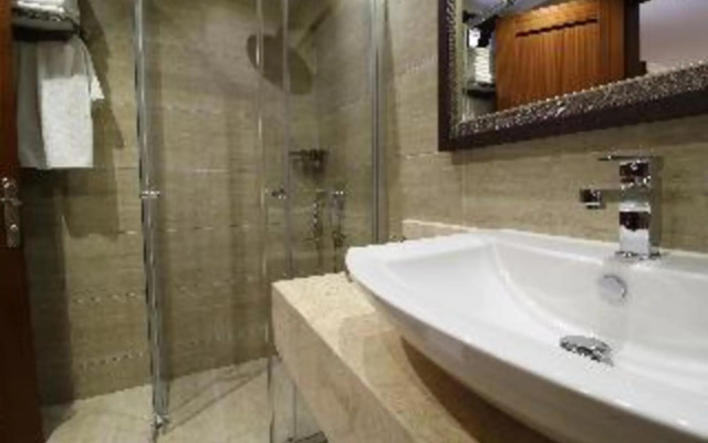 Azka Hotel