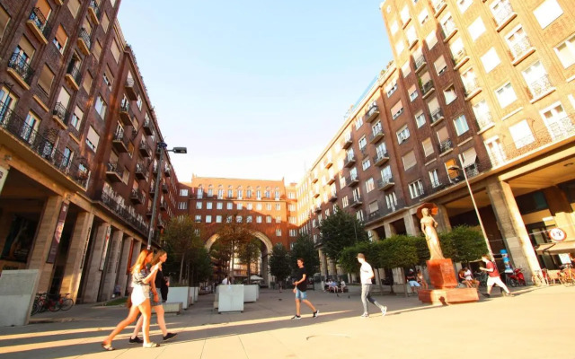 Sunny Studio with balcony in Party District