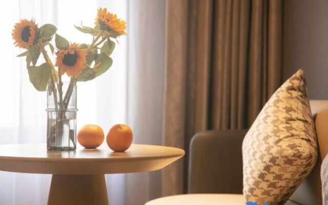 Orange Hotel (Zhengzhou Manhattan Yanzhuang Subway Station)