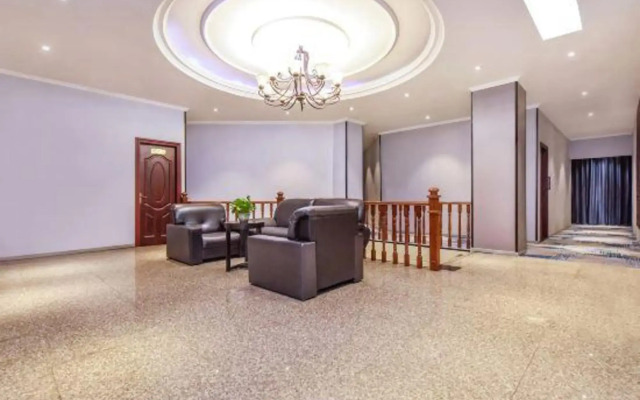 Xinyue Hotel (Dadukou District Ping'an Light Rail Station)