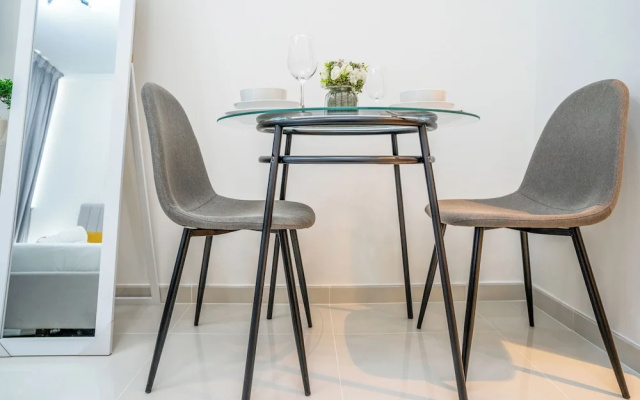 Tanin - Stylish Apartment With Balcony And Cityscape Views