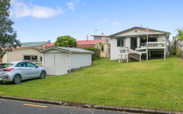 Beach Serene - Waihi Beach Bach