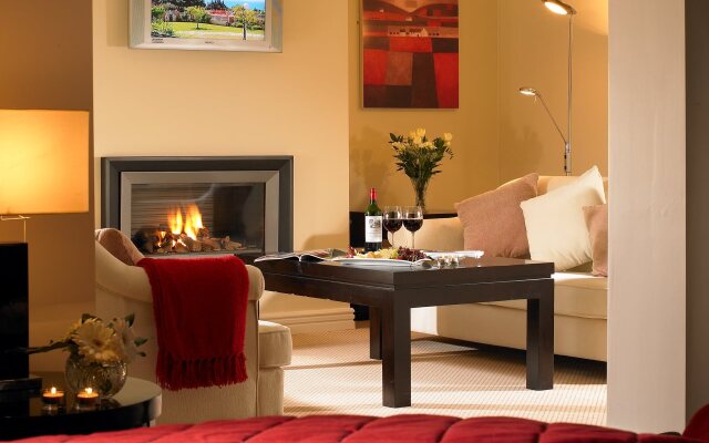 Horse and Jockey Hotel