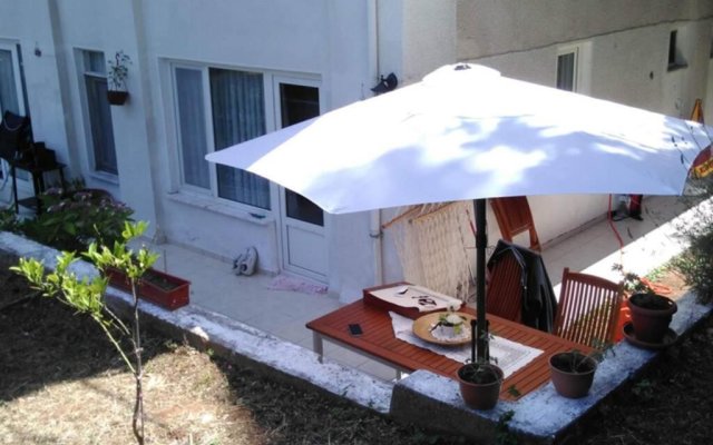 Garden flat in Prince islands, Heybeliada