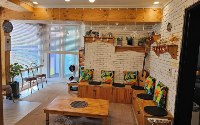 Mokpo Magiclamp Guesthouse