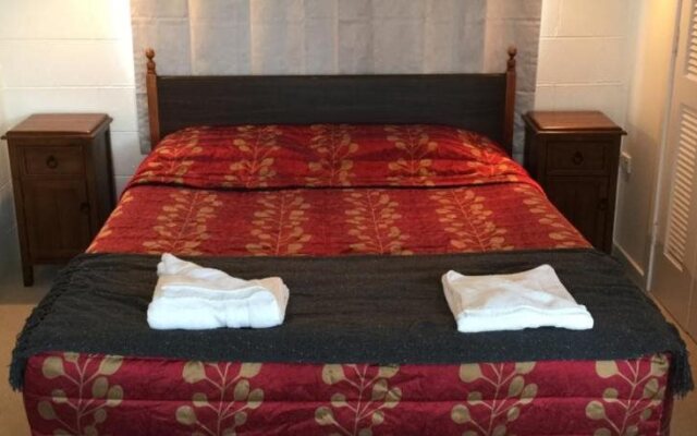 Milton Chalet Motel