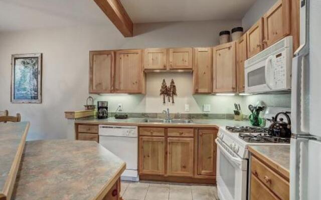 8757 Trappers Crossing Condo