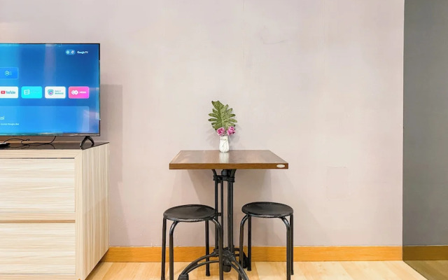 Spacious Studio Apartment at Capitol Suites