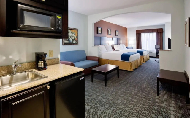 Holiday Inn Express & Suites Warminster - Horsham by IHG