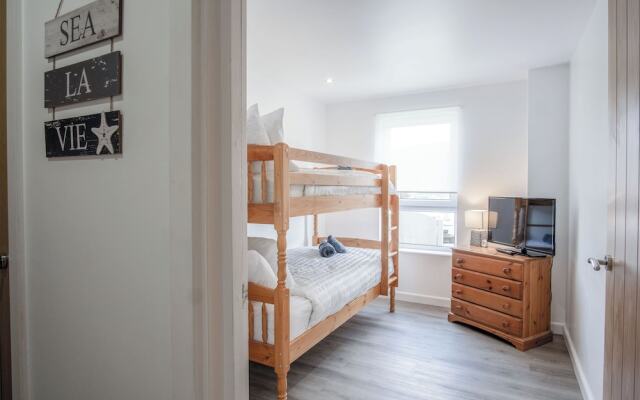 Beach View - 2 Bed Apartment - Llanelli