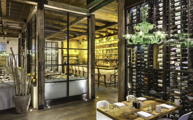 Le Méridien Columbus, The Joseph