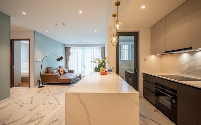 The Crest Residence Luxury by Metropole