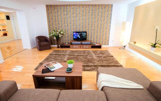 6 Apartments