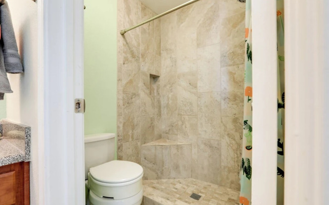 Balcony & Pool Access: Condo in Galveston!