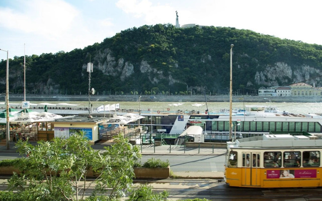 Pelicanstay at 5th District
