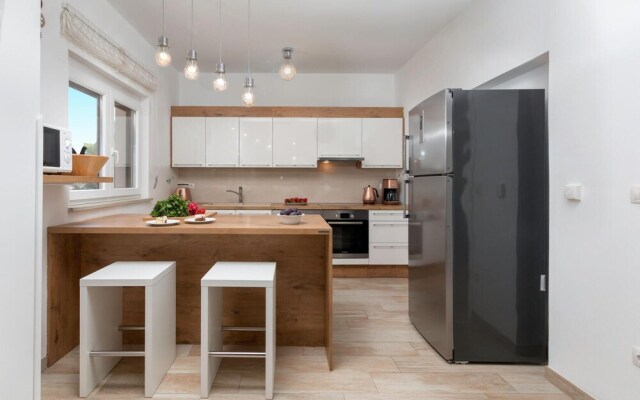 Awesome Home in Premantura With Wifi and 5 Bedrooms