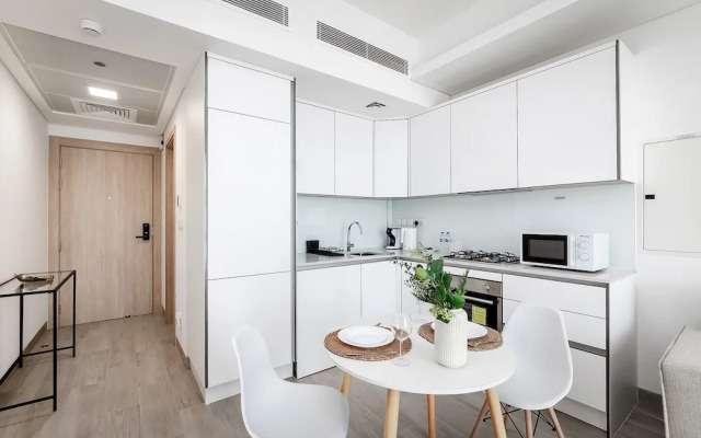 Bright 1BR with balcony in Luma 22