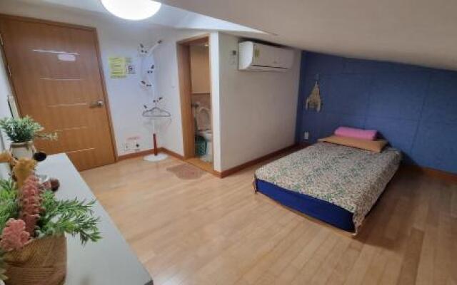 Tongyeong One Guesthouse