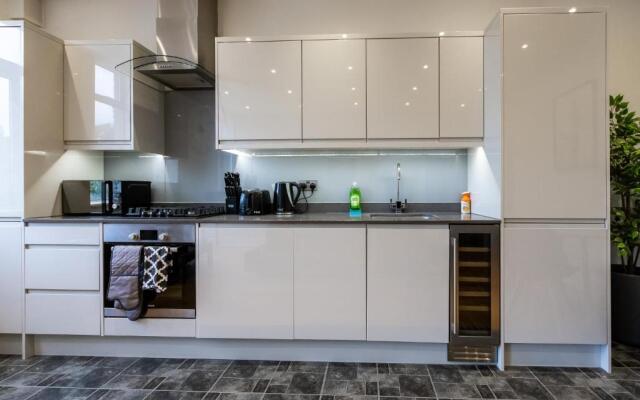 Thorpe Road 1 Bed Apartment with Parking