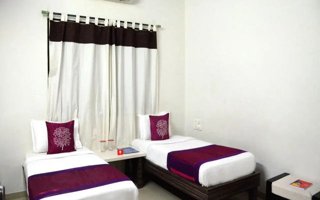 OYO 4018 Hotel Grand Ashwin