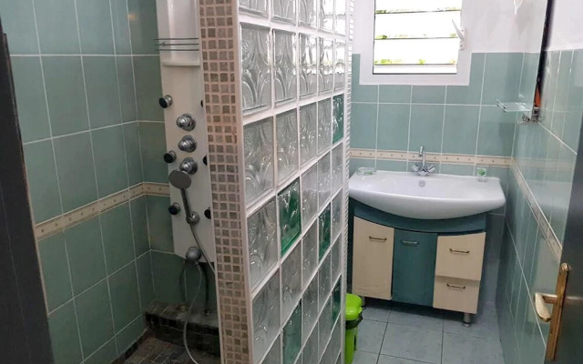 House With 3 Bedrooms in Tampon, With Wonderful Mountain View, Enclose - фото 5