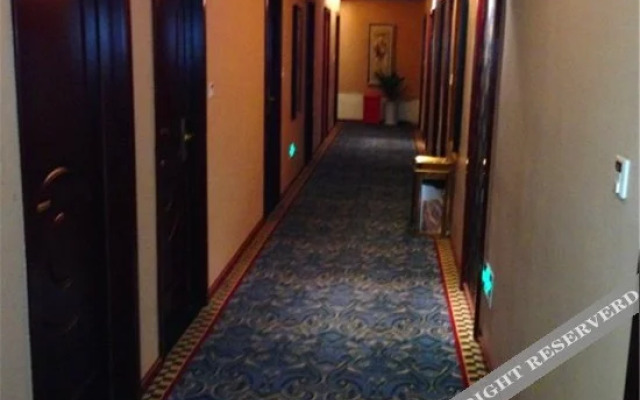 Yiyu Fengqing Theme Hotel