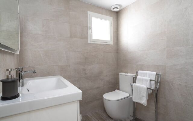 Stunning 2BR Apartment near the Beach Ref 54