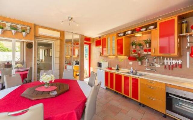 Heavenly Holiday Home