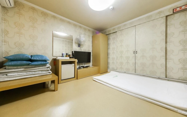 Busan Goejeong Clover