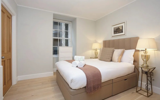 JOIVY Newly Refurbished Apartment on the Historic Royal Mile