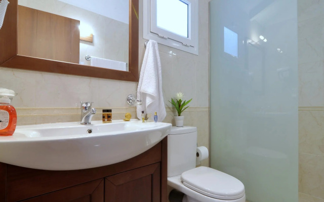 Mazis Apartments