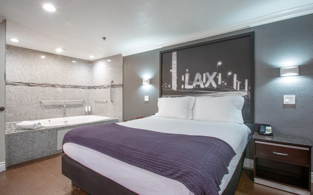Elev8 Hotel Los Angeles LAX