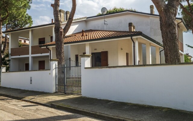 Cozy Holiday Home in Lido di Volano near Sea