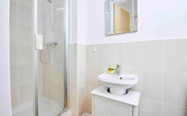Dellehomes Remarkable 4-bed House in Manchester
