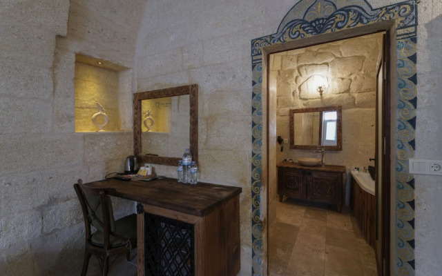 Capp Royal Cave Hotel