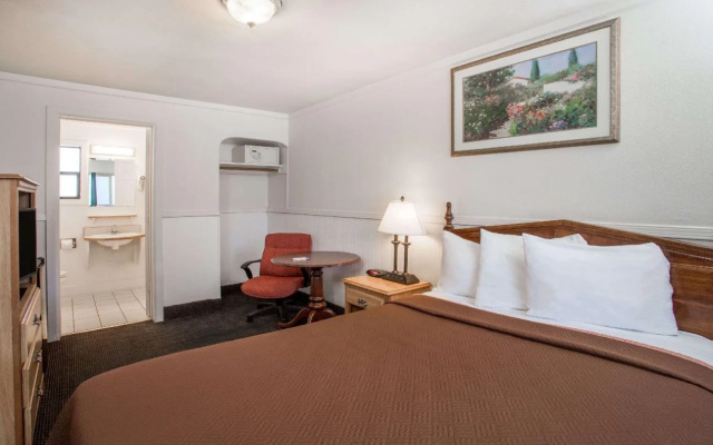 OMEO Suites Glass Beach
