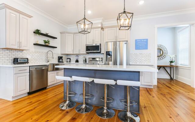 Brand New Condo with Pool - Steps to St Charles Ave