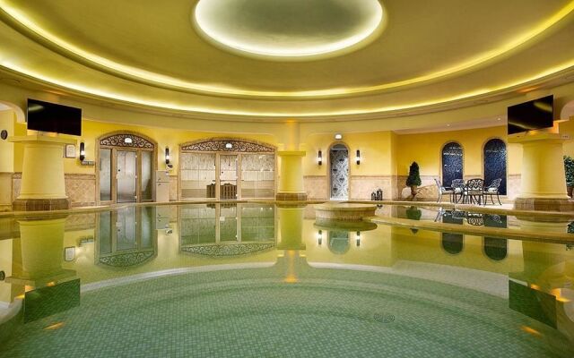 Kunming Oceancube Spa Holiday Hotel