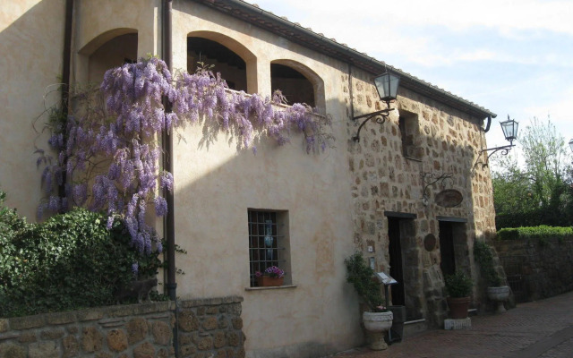 Sovana Hotel & Resort